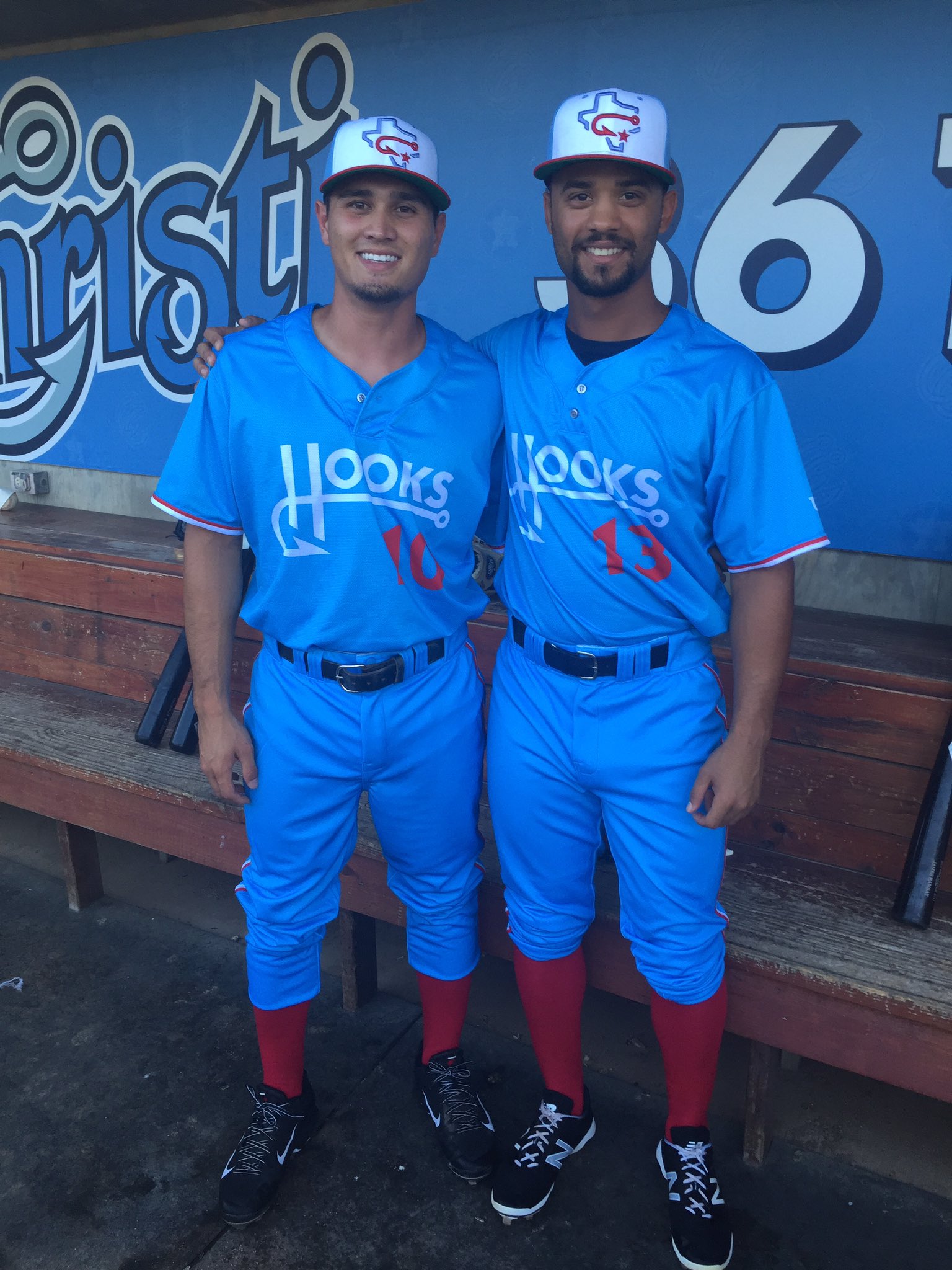 X 上的Corpus Christi Hooks：「#FauxBack uniforms! 💯🔥🔥🔥💯   / X