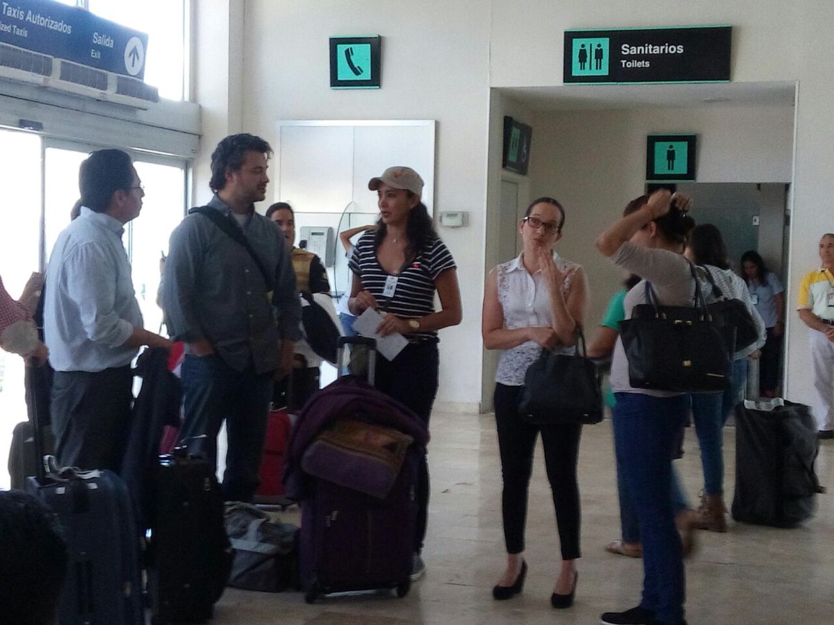 GastonMex's tweet photo. @Sectur_Chiapas: Equipo d Sectur Chiapas en horario de 7am a 9pm orientando a nuestros turistas ¡Bienvenidos! #AIAAC https://t.co/9nkDG9IH93