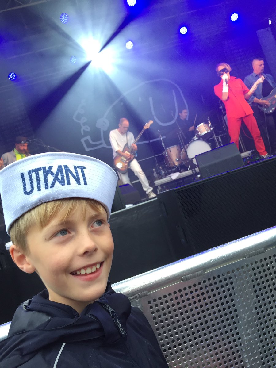 LinnDyveke's tweet photo. Min festivaldate Ådne på 9 år på Bob Hund på #utkant #utkant16 https://t.co/L2CLDm4o1X