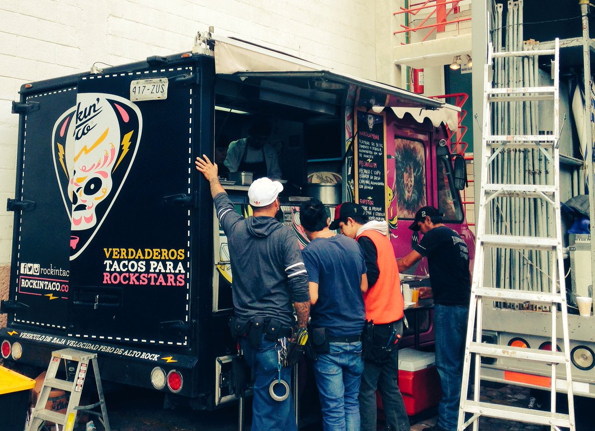 rockintacofood's tweet photo. Gracias Totales @WRADIOMexico
@AvionGrafico @motm_tv por ser unos #rockstaqueros.
#Catering junto a @LasMilenarias https://t.co/voE7Jnou5D