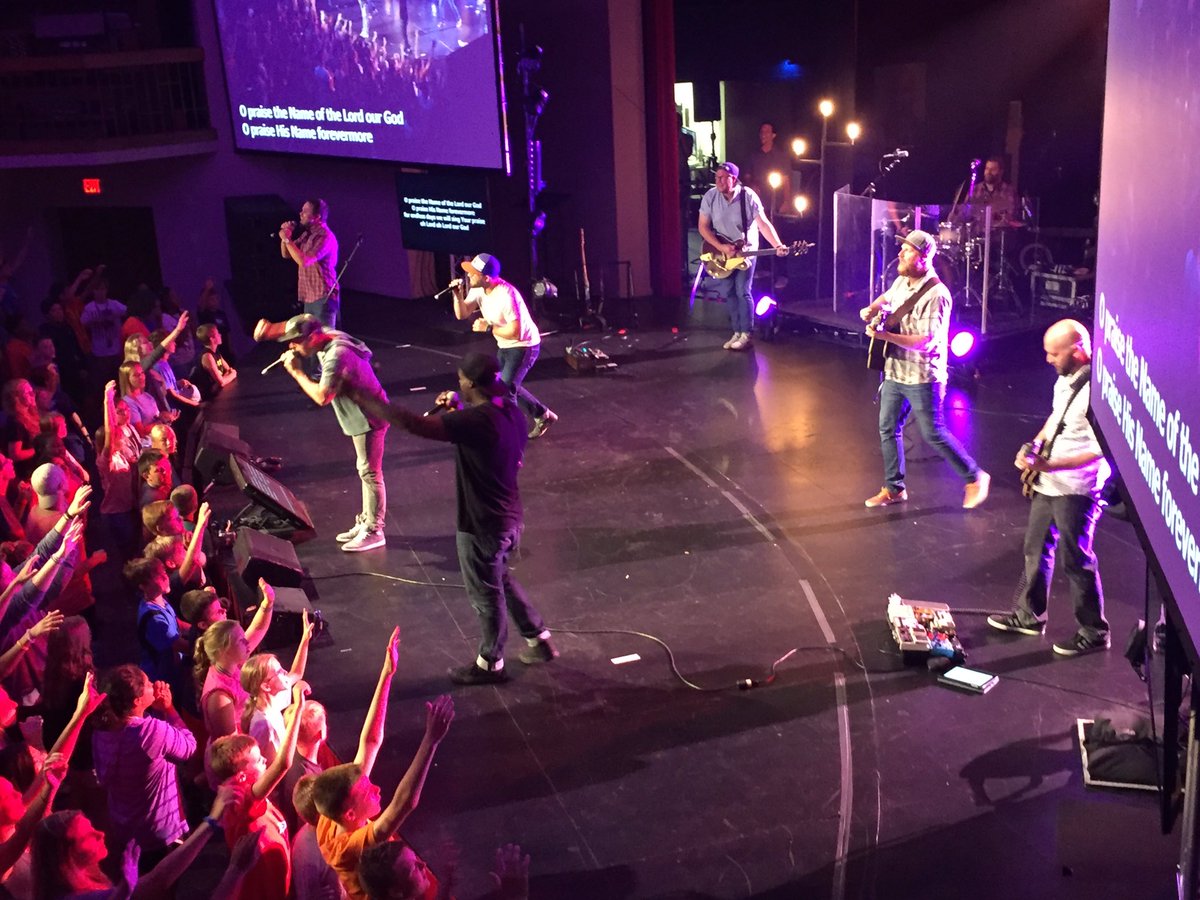 therealjlenker's tweet photo. Grateful for @SummitWORSHIP leading us here at ESC2016. Simply incredible https://t.co/MRPOrnqlVo