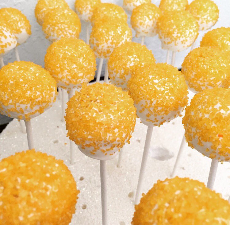 SweetTreatEvent's tweet photo. Death by Chocolate Minis, Turtle Minis, Lemon Cake Pops #cupcakes #cakepops #specialorder #SweetTreatEvents https://t.co/L9vwNPeD7F