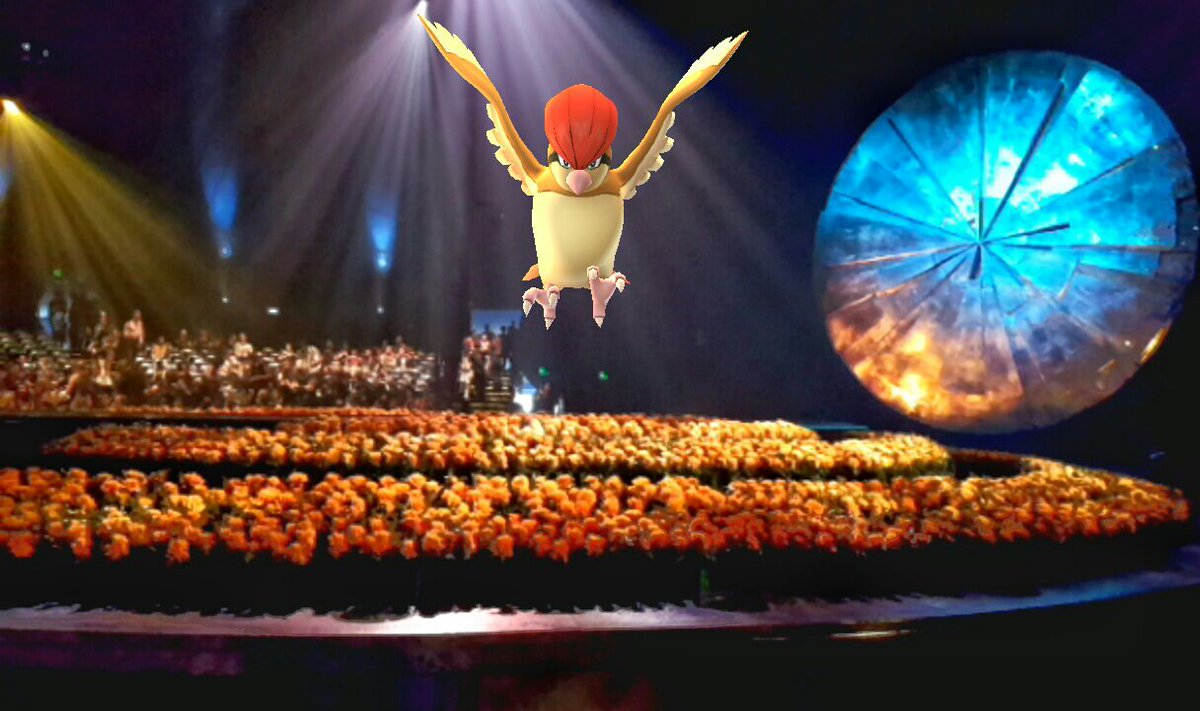 Even Pigeotto is here tonight at <a href="/Cirque/">Cirque du Soleil</a>'s #LUZIA opening night #cirque