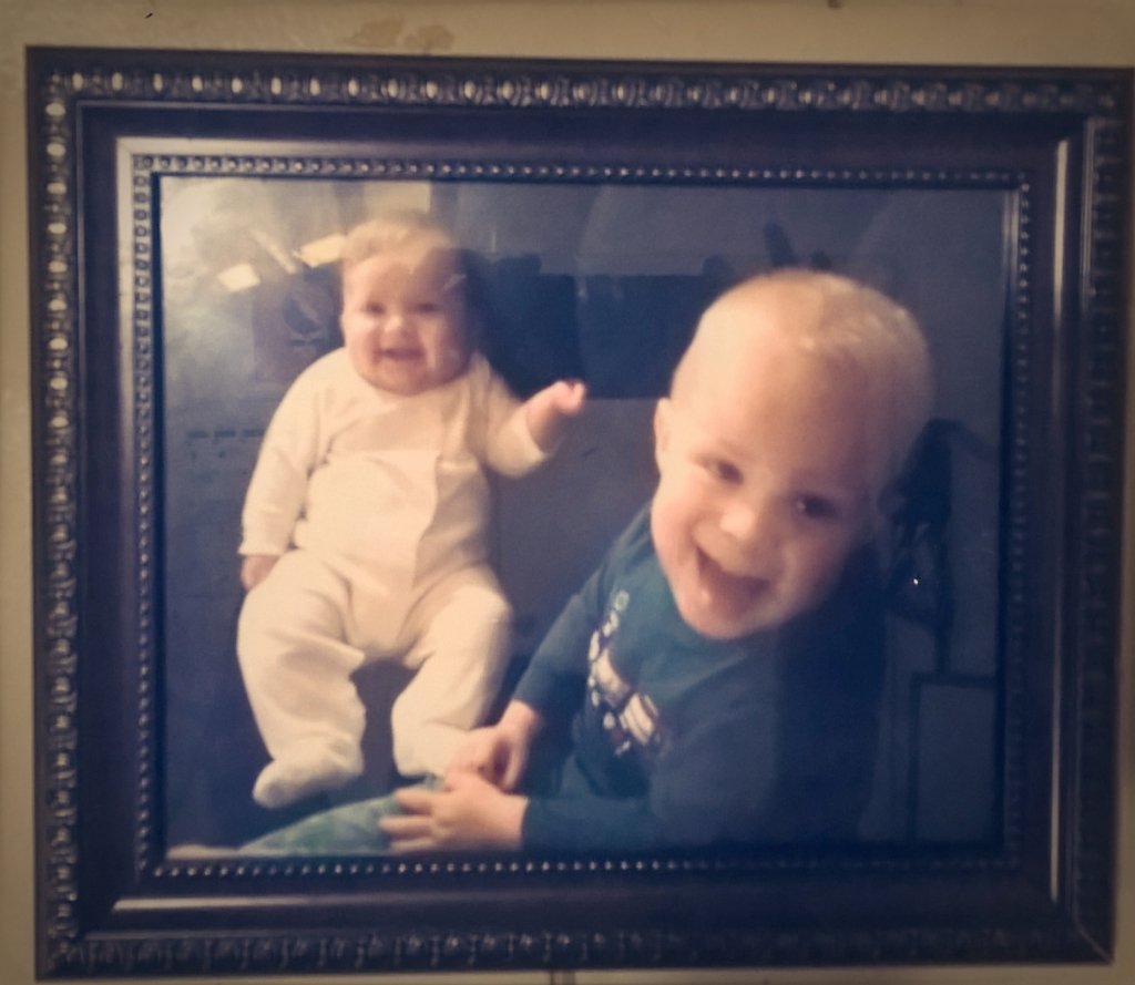 MommyBug73's tweet photo. "Children are the hands of which we take hold of Heaven."Mommas angel babies, Kat &amp; Jay 👼💕👪 #MyAbsoluteEverything https://t.co/VnUjmoQtx5