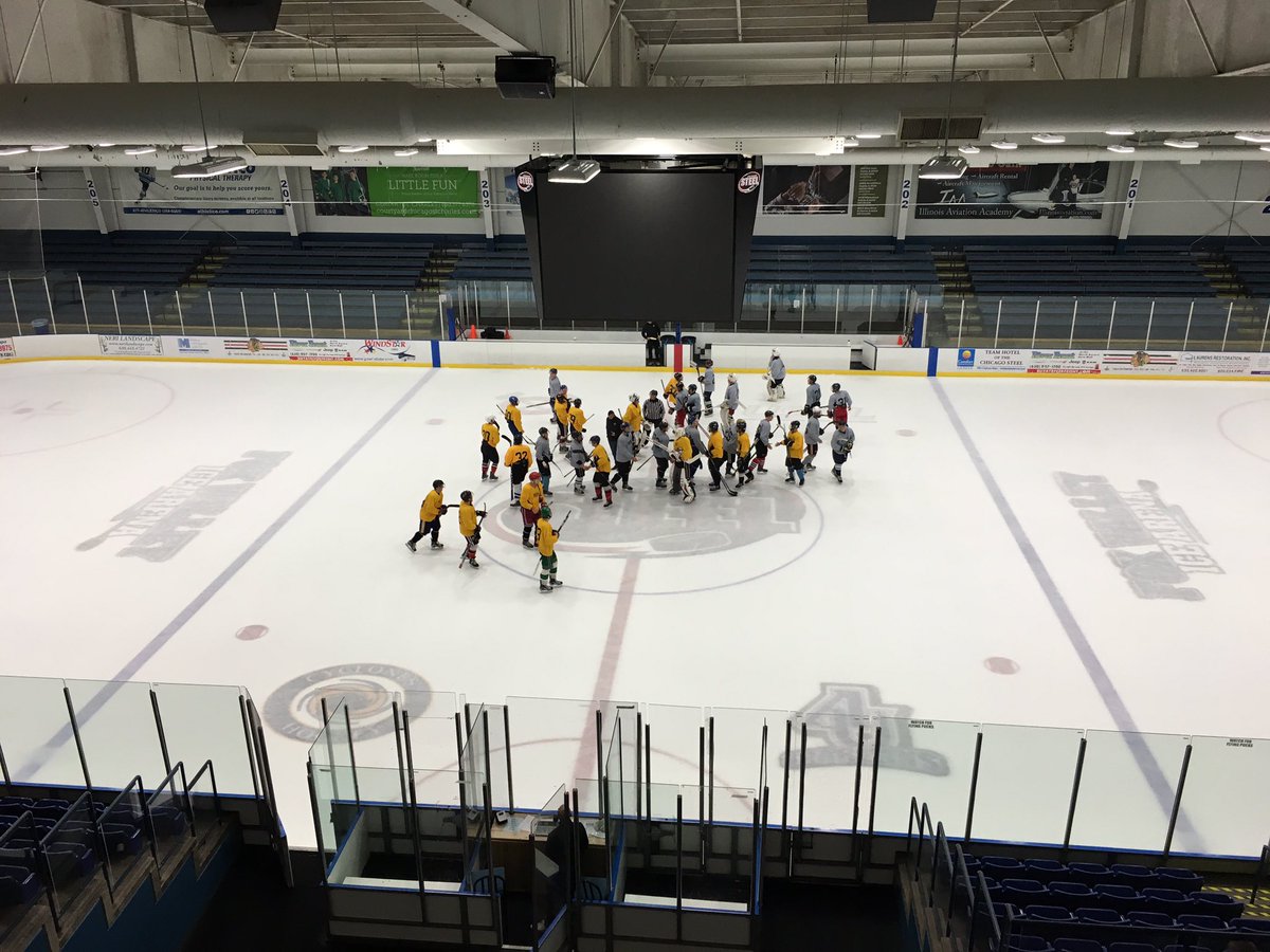 dmaciuk's tweet image. Silver vs Gold @LetsGoJacks silver in Ot #nicepace