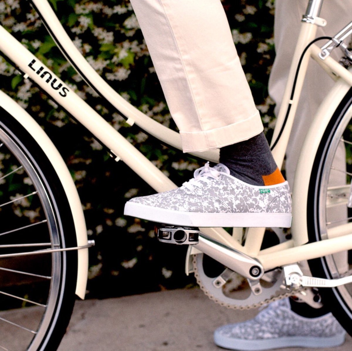 keepcompany's tweet photo. @keepcompany x @linusbike limited edition kicks! Reflective ink keeps you sweet for night time cruising #keepxlinus https://t.co/yru9vpcmAS