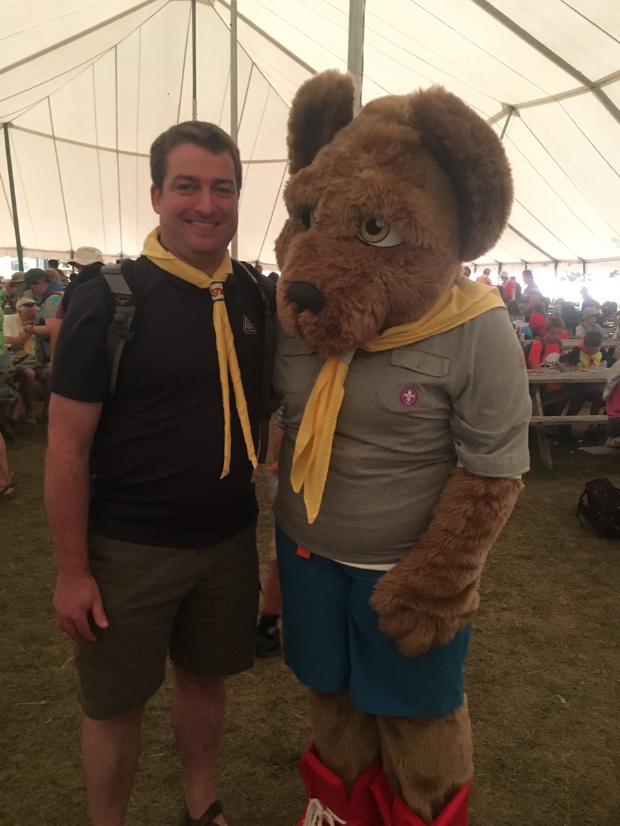 andrewsprice's tweet photo. Hanging out with #Cubs &amp; Timber @CubJamboree #cubsdostuff https://t.co/XSYfqZPFnP