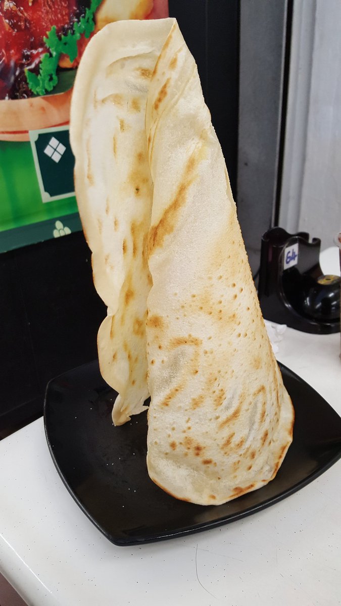 qiyunnnnn's tweet photo. #AlAsar #bukittimah #rotiprata #yummy 
#throwback 
@JoanneAngJW @Redros_es @EricWesleyy https://t.co/U2rEj7cHve