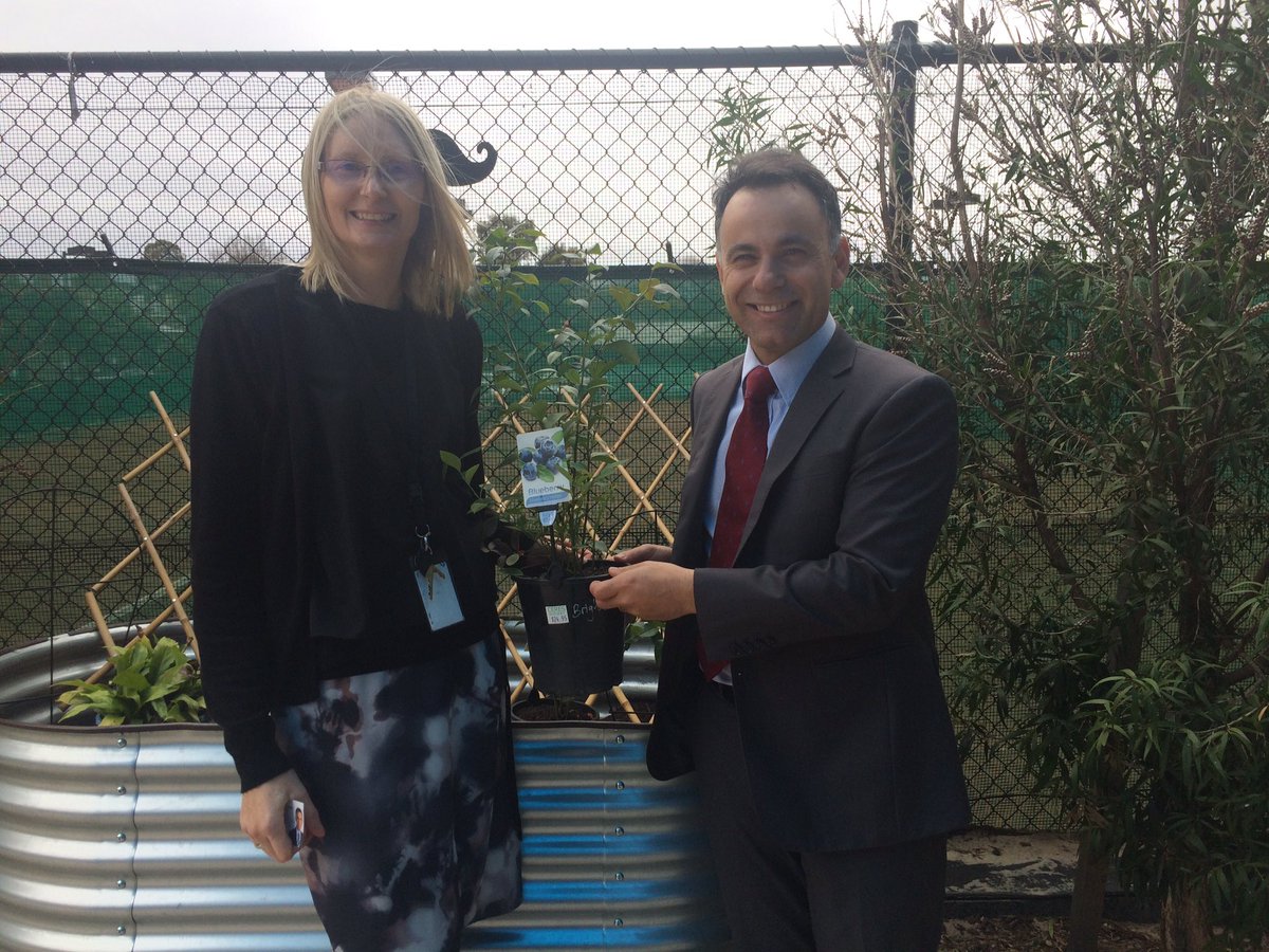 JohnPesutto's tweet photo. Great to join Tanya and the team at Hawthorn Early Years for #SchoolTreeDay @PlanetArk #education #hawthorn. JP https://t.co/74FVLcoKwa