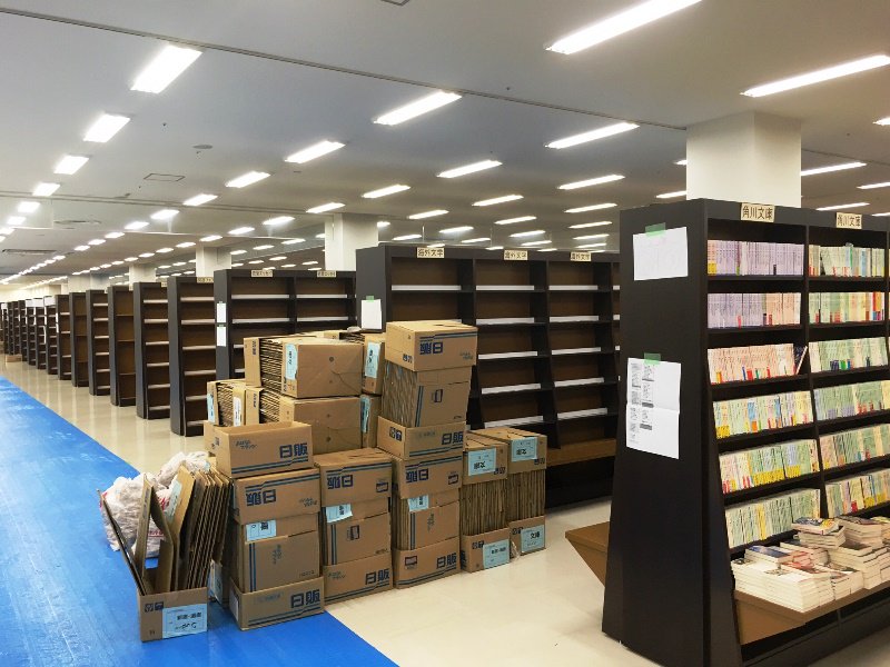 丸善ジュンク堂書店劇場 4 10 檸檬書店 第3弾発売 売り場面積で言うと書籍部分で約800坪ですので 丸善ジュンク堂 の1000坪クラスの 大型店 よりは少し小さめです 千葉県内でも弊社チェーンでは松戸伊勢丹店や津田沼店などがありますので 南船橋店は