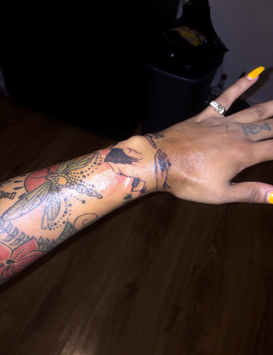 xEnoughSaidx's tweet photo. when you kill ya own tats 🙄🔥 https://t.co/bxN93fdiLj