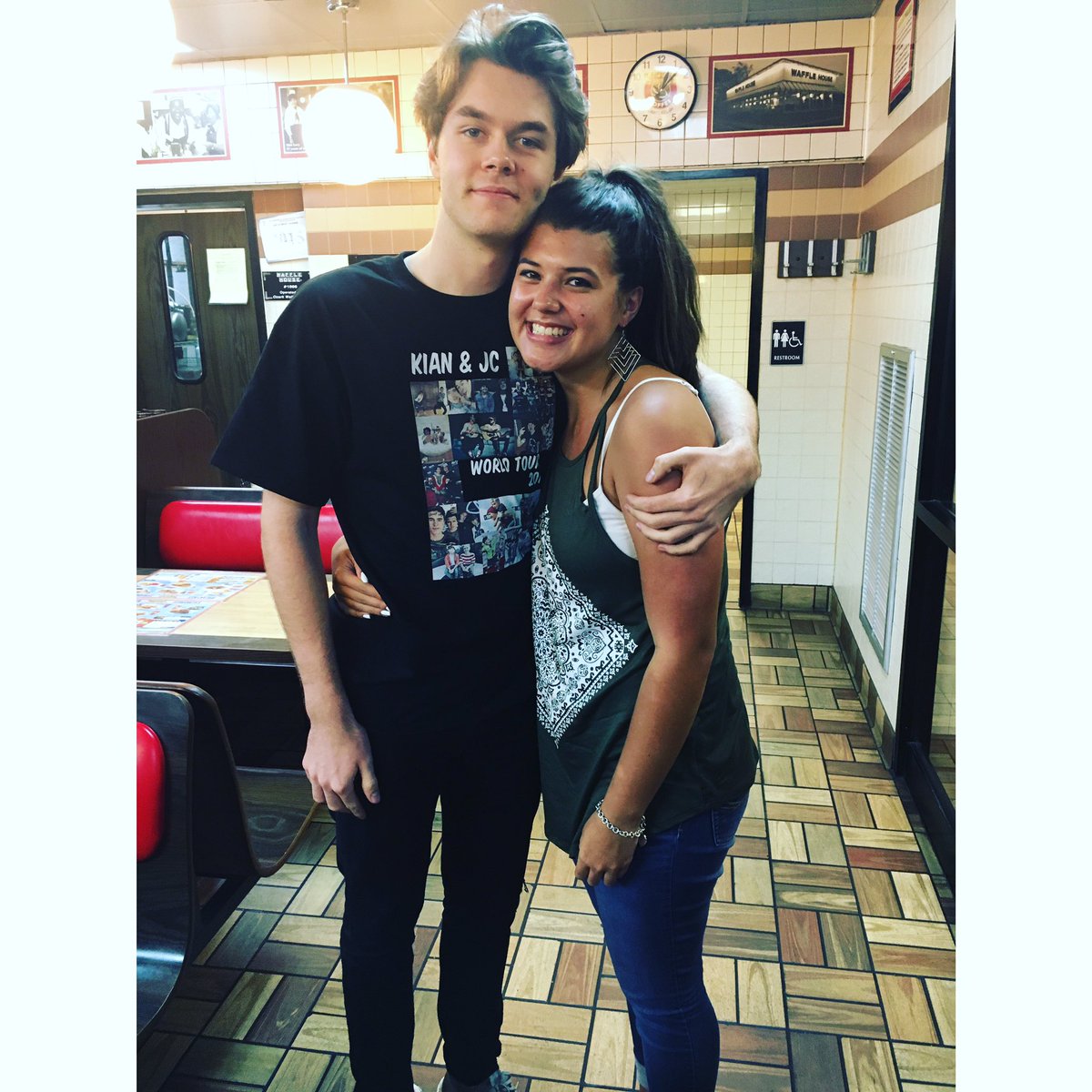 KaleiTerlaje's tweet photo. I didn't call your name but you were still there. #UberH 😊❤️ https://t.co/swfh5m4MbB