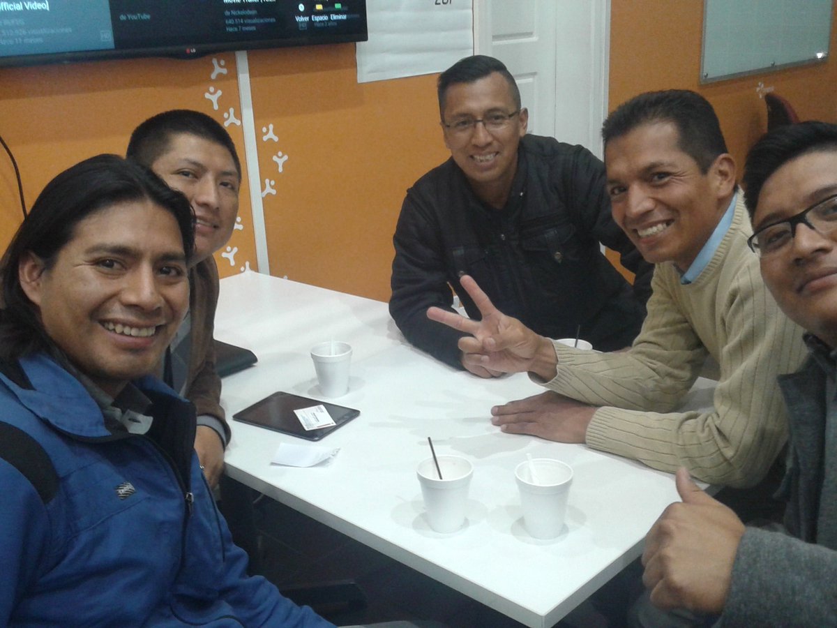 EntrepCafeQuito's tweet photo. Emprendedores haciendo networking @entrepcafe https://t.co/ndgPu6Pepv