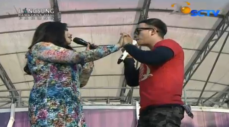 dahSyaatMusikk's tweet photo. Ruri @Repvblik_IND ft Chintya dengan singlenya Pesan Dari Hati. #Nginbox https://t.co/8eUAUDP2Z2