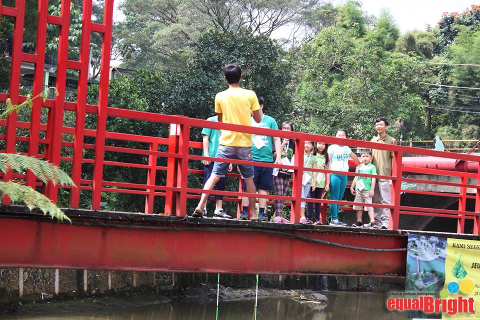 EqualBrightBdg's tweet photo. 'Amazing Race', students were given clues to  find each post and answer questions related to subjects. https://t.co/zRrMcNakHR