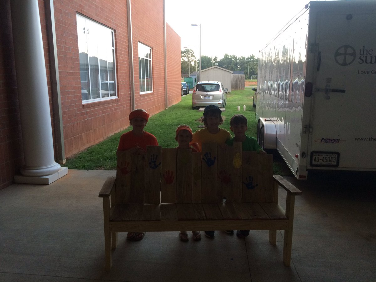 Build it groups rocked! Check out these awesome benches they built! @TheSummitOR #CampKS16