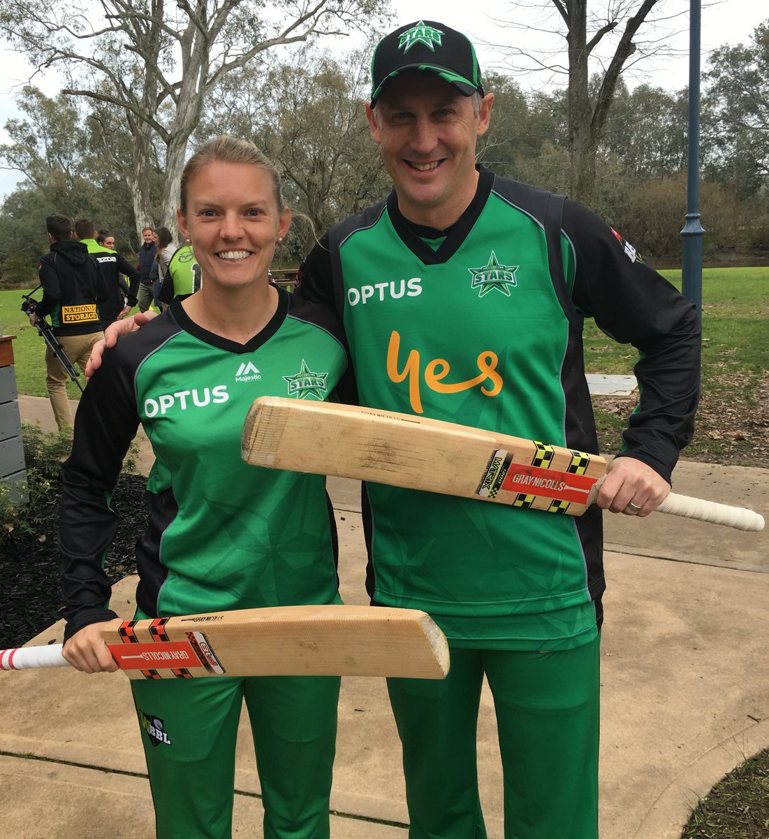 Stars fans, look who's back this season! Huss is back as skipper for #BBL06 &amp; Beamsy is back for #WBBL02! #TeamGreen
