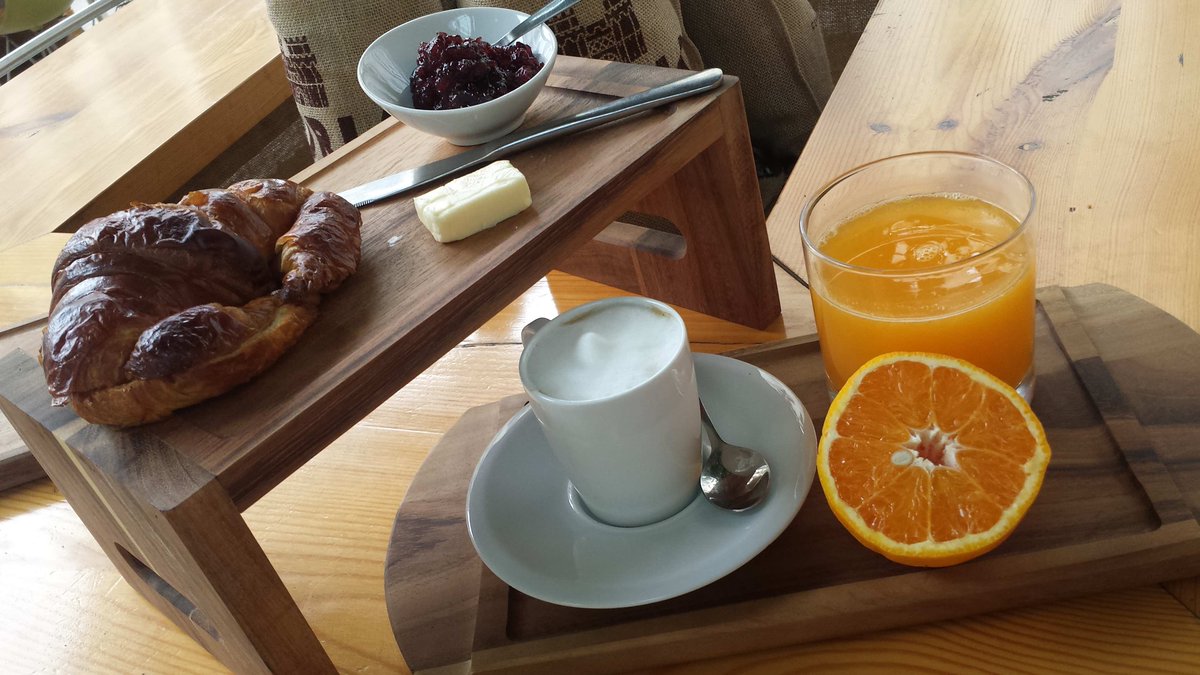 MercadoColonVLC's tweet photo. ¿Por qué no celebrar que empieza el fin de semana con un desayuno como éste? En #MiCub saben como empezar el día... https://t.co/3V63xljCmM