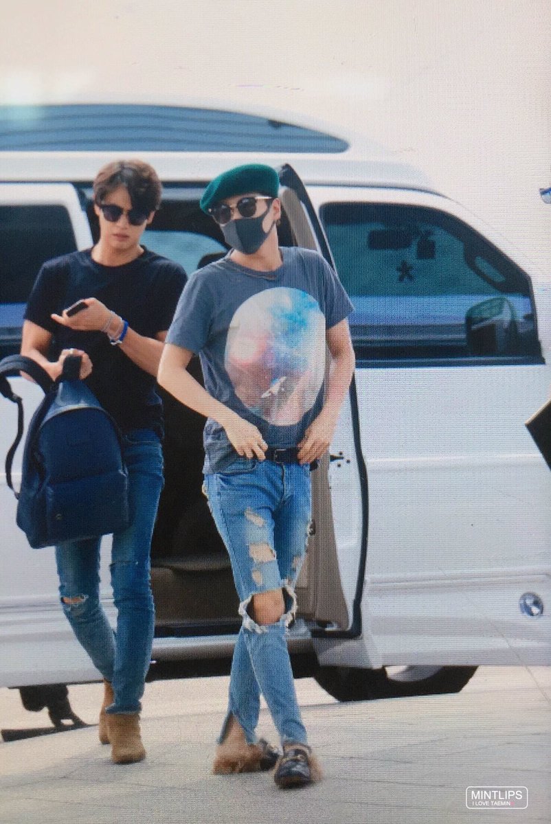 SNWThai's tweet photo. ขอให้รองเท้ากากหาย ขอให้ลืมหมวก ฮือออ อย่าใส่ด้วยกันอีกนะ 
รอบนี้สีชุดอนยูวินเห็นละอยากกินไอติม 555 น่ารักมาเลย https://t.co/6iYpLzw1Tl