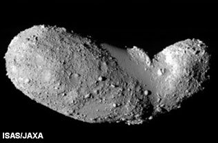 JAXA_en's tweet photo. Asteroid Itokawa #photooftheday https://t.co/ACs5tCQexS