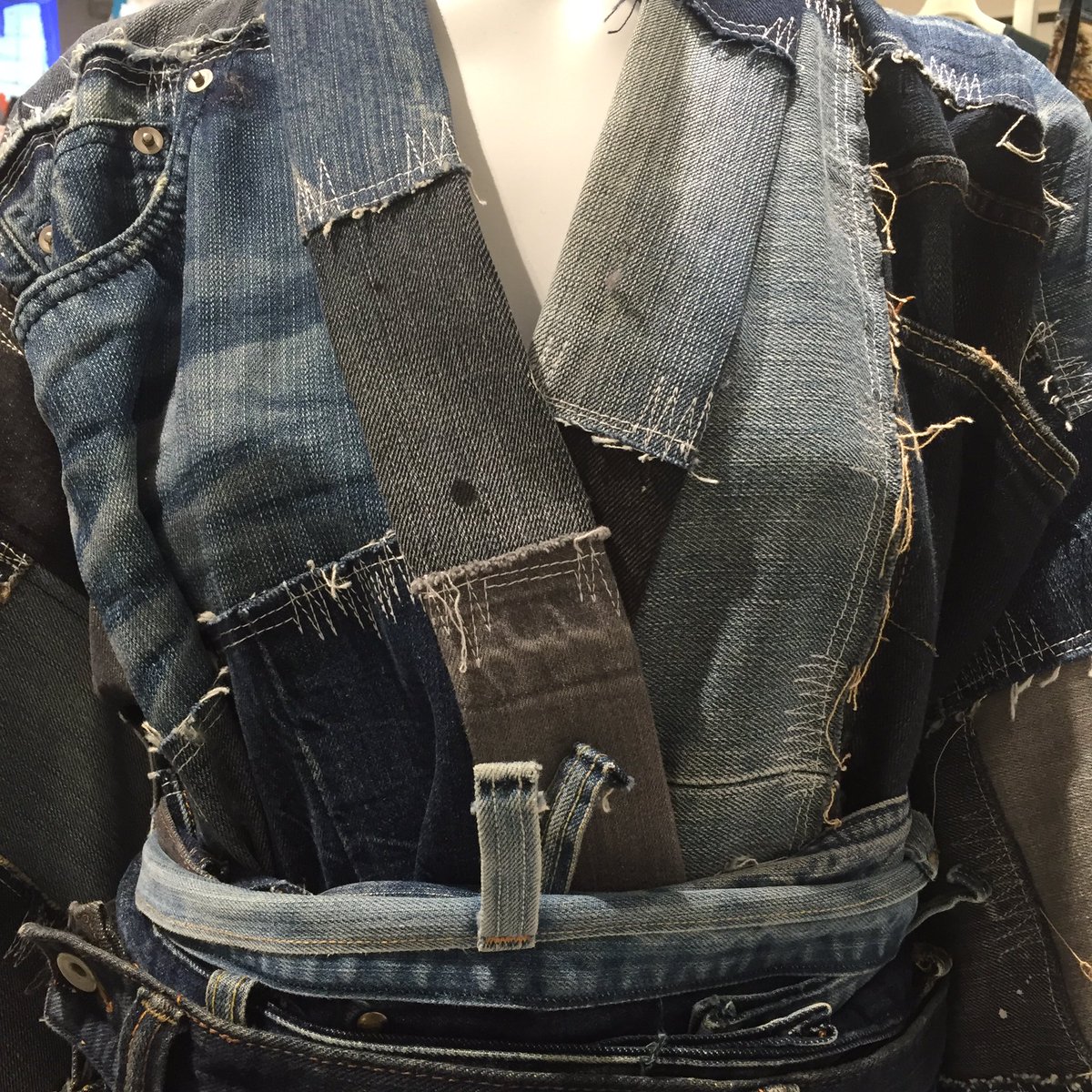 WALL_LABO's tweet image. DE:CODE より特別な１点
”Yu ka ta denim”入荷致しました。
全てデニムの継接ぎを施した最高にcoolな１点。ガウンのように着ても◎
詳しくは
wall_fukuoka@hpgrp.comまで。