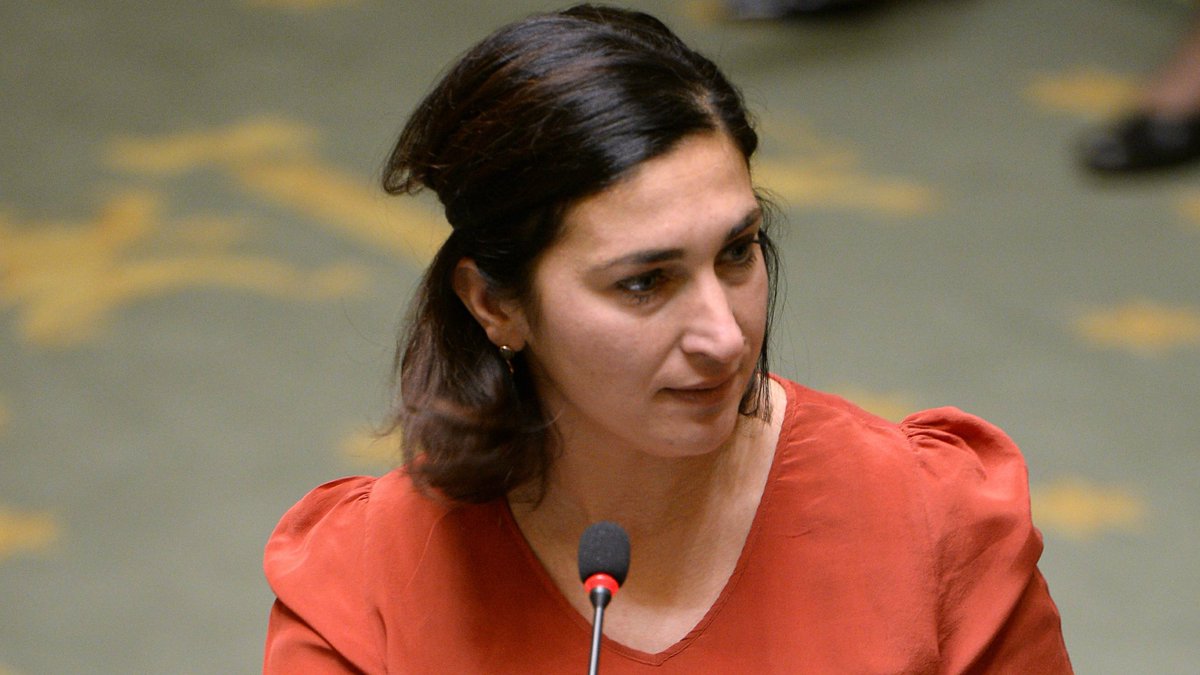 VTMNIEUWS's tweet photo. Zuhal Demir (N-VA) start discussie rond dubbele nationaliteit: Je bent of Turk, of Belg" https://t.co/mMlwny96FB https://t.co/ZkFLrPWGfv
