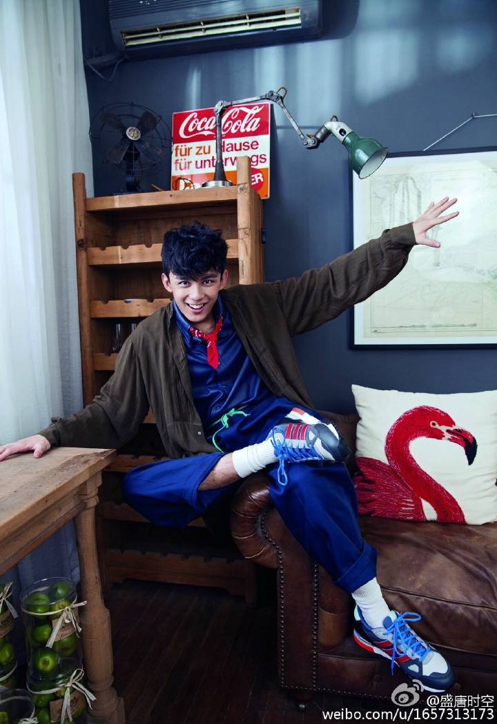wulei___LEO's tweet photo. 吴磊���上《YOHO！潮流志》8月上封面，体验以往不同的复古风格.天呐最近的杂志真是太多了 😍大家准备好吃土了吗？
THE NEW MAGAZINE !!!
#吴磊  #吴磊LEO https://t.co/AcmPy82IsR
