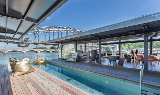 ArchDigest's tweet photo. Believe it or not, but this new boutique hotel in Paris floats on the Seine: https://t.co/IgenlhYO3t https://t.co/fOpSk0eRyr