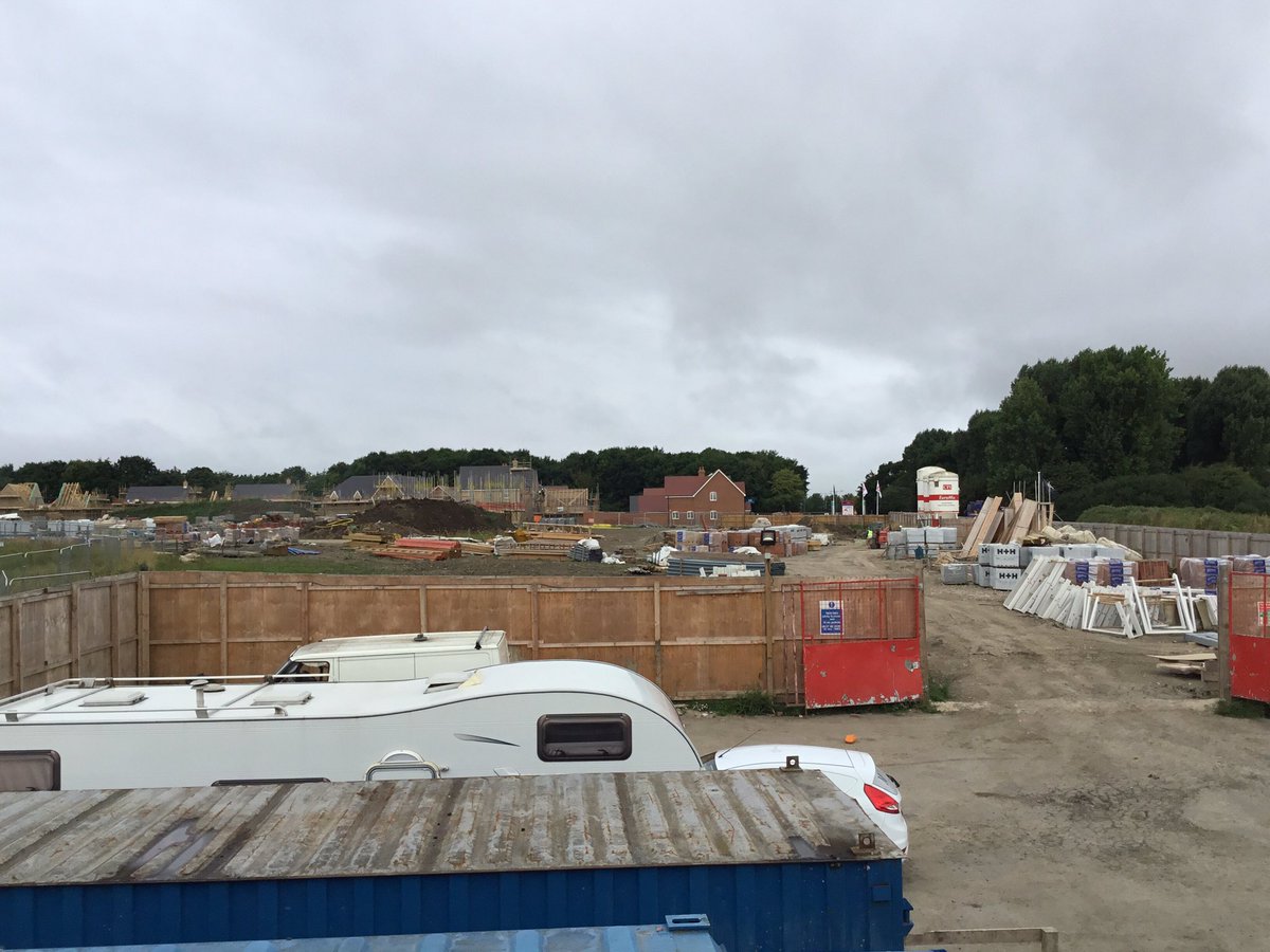 PaulAston17's tweet photo. Site meeting at Downsview, Wantage. More new homes nearing completion for our customers. #catalystnow https://t.co/itYOdraHE7