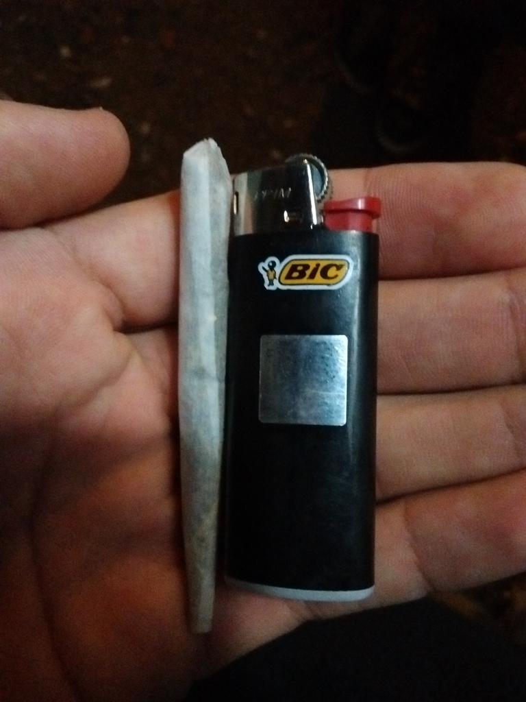 ElCogolloo's tweet photo. El bic siempre fiel https://t.co/PoMStULIYL