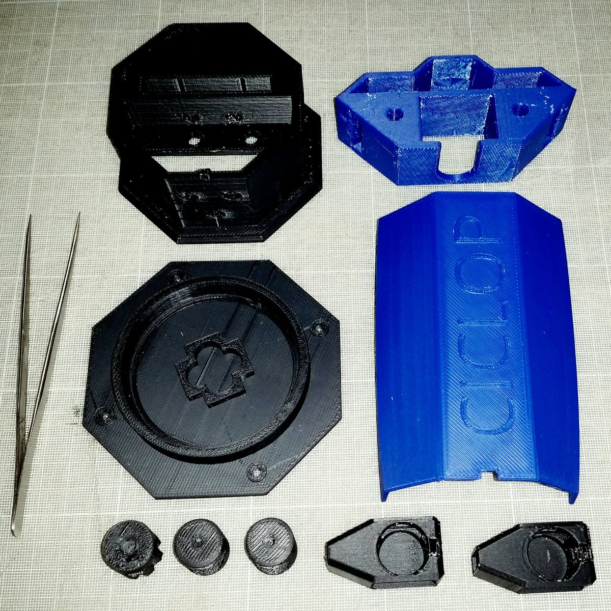 edditive's tweet photo. Almost all parts #3dprinted for the @CowTech3D ciclop 3d scanner from @kickstarter :) #3dprint #3dscan https://t.co/QZWrGixTgW