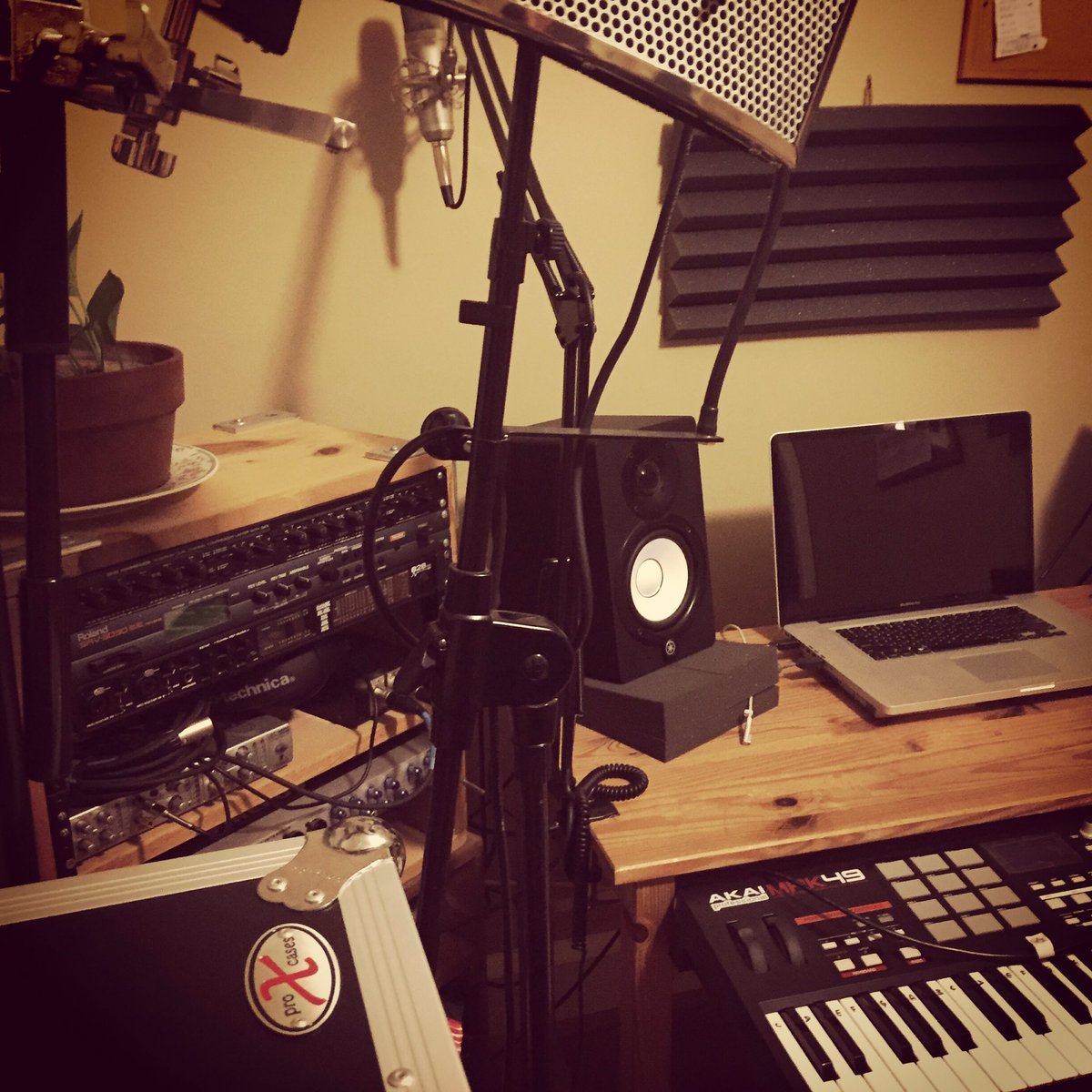 deadenzmusic's tweet photo. #Philadelphia #musicproducer nights in #manayunk https://t.co/ubsa9WkDOk