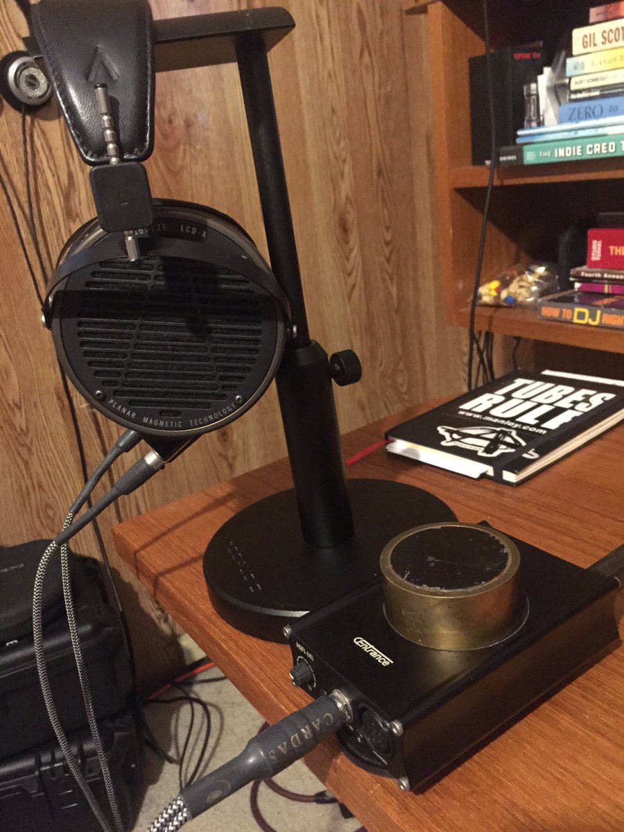 MikeMercer's tweet photo. Needed the #PowerofAudeze Tnight: My ol' @Audeze LCD-X w/ @CardasAudio Clear, @CEntrance #HifiM8 + @AmarraAudio https://t.co/dLrIqCAwZk