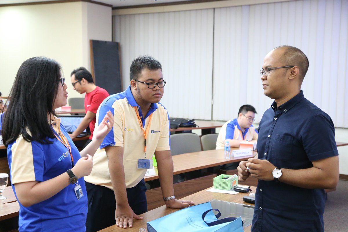 [MOMEN - 260616] #BIZCAMP2016 mendapatkan 'insight' dari Pak Edo Wikar (Founder of Buibu &amp; The Republic of Burger)