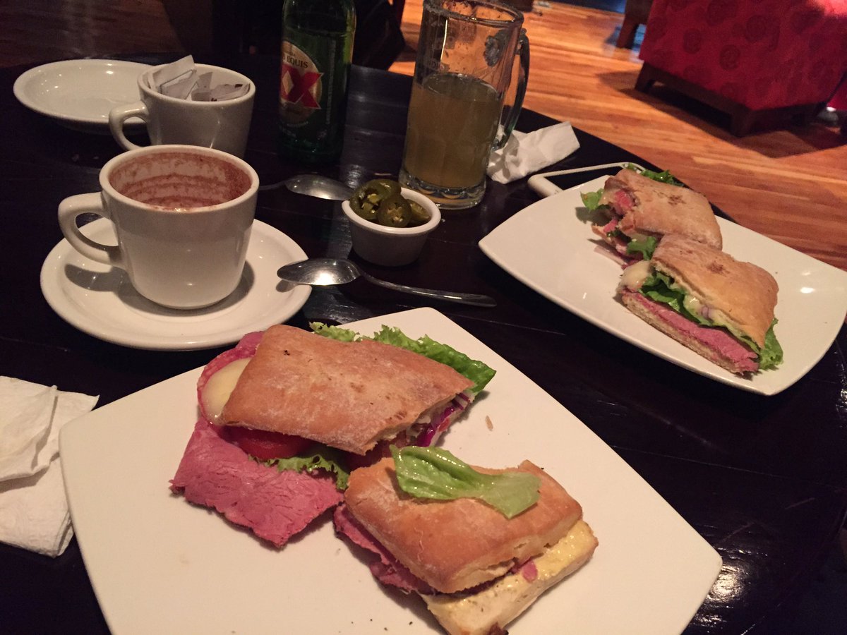 Osi_'s tweet photo. Mira que pudiste haber cenado cortada 😊@Magdus_ @daf_moran #Jamonas 😃 https://t.co/KVpTDInDlC