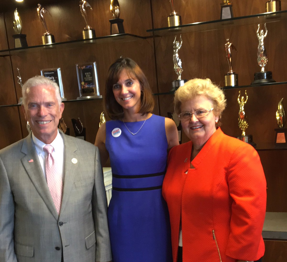 CaseyLuciusUSA's tweet image. Thank you @maggieslist1 for a great event in OH with @PamSiekman and @RepBillJohnson #changingpolitics
