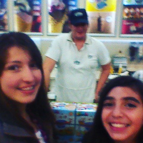 FlorchuWTF444's tweet photo. Aaaah el heladero re copado😎 https://t.co/5zzUCMvcjz