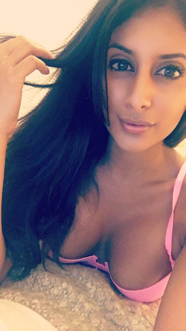 Hey guys coming to hang out on #MFC for a few come say hi! 💋 https://t.co/u6Fyz5x6C3<a href="/tag/mfc"class="tags">#MFC</a>