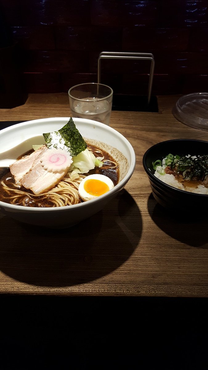 調子に乗って頼んだら食べ過ぎました。お腹はちきれる。夏休み前の最後のランチは、西麻布五行にて。