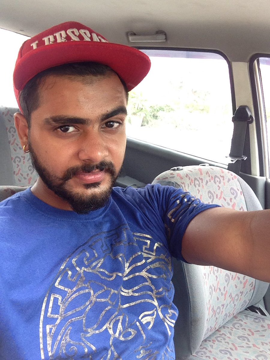 freakin_zaildar's tweet image. Here I start my morning with repairing of mah car without any breakfast. It's hell day for me today.