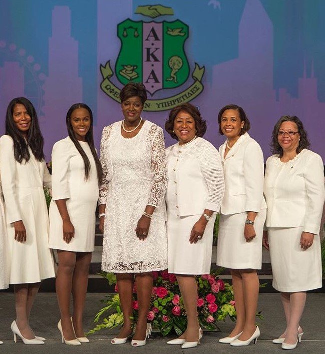 0tw100's tweet photo. CONGRATS TO @sistersnetwork FOUNDER KAREN JACKSON INDUCTED AS HONORARY MEMBER OF @akasorority1908! #AKABoule2016 https://t.co/HrBZmDaZ2J