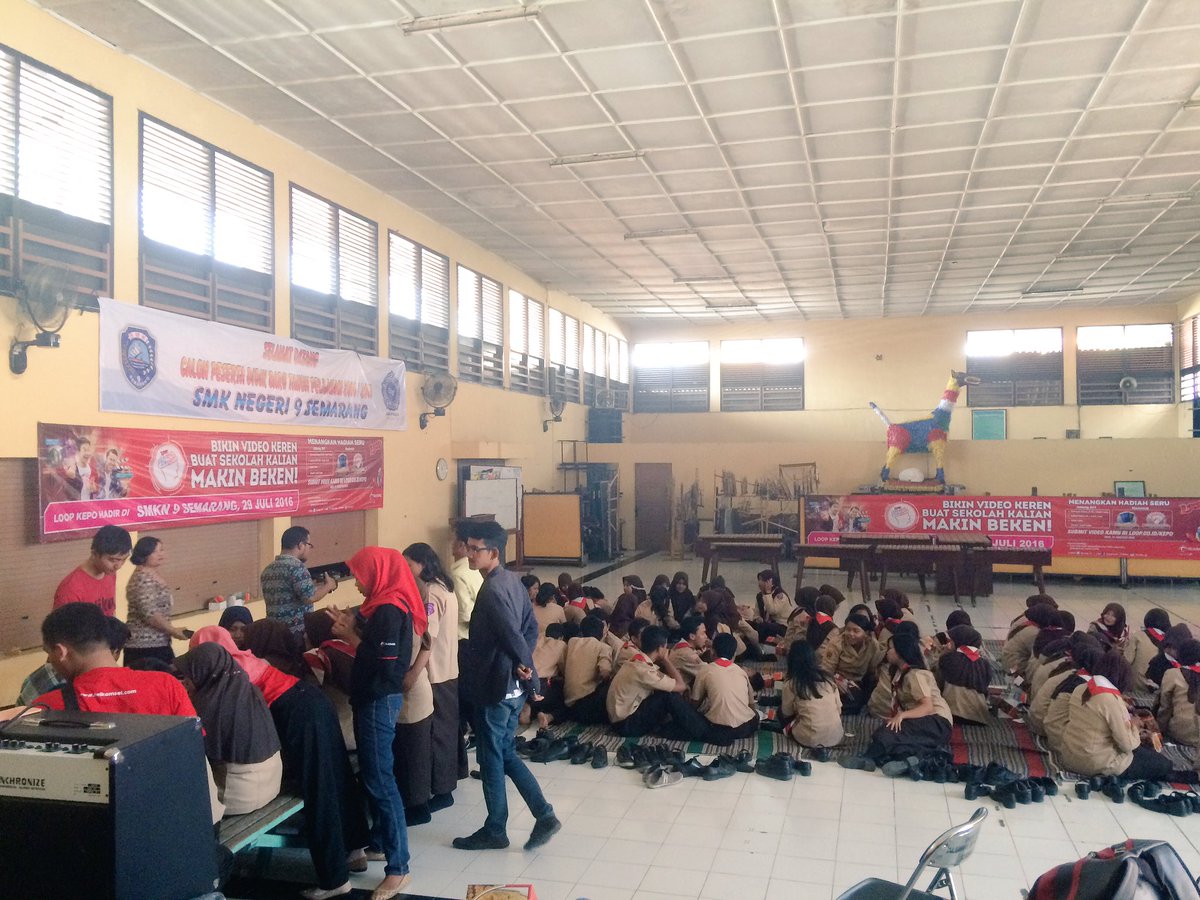 TselSMG's tweet image. Uploading video kreasi peserta loop kepo ke website, good luck ya! #loopcorner3 #loopID #loop #SMKN9SMG