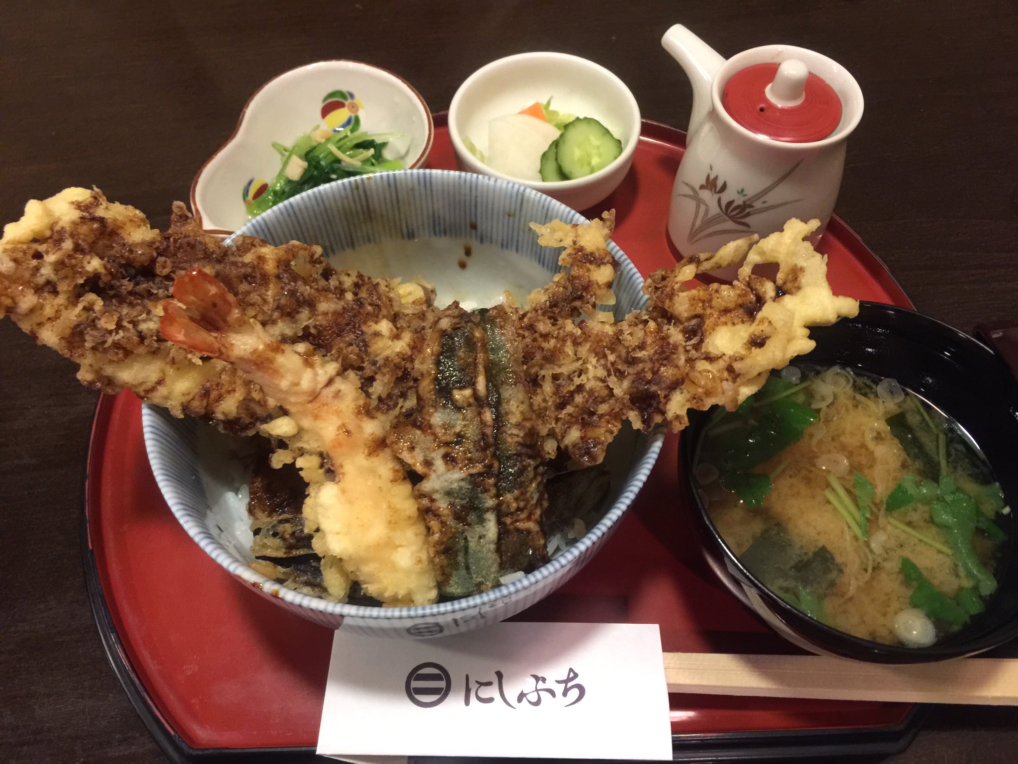 Twitter 上的 楊進 好味香菜 Masaru Miwasora 阿佐ヶ谷でランチは割烹料理屋さんで穴子丼をいただきました 海老や野菜もたっぷりで1000円です 帰り道のスーパーで枝豆のお値段が6倍以上というのを発見しました 確かに香りが違います T Co Or9tmyf4xj