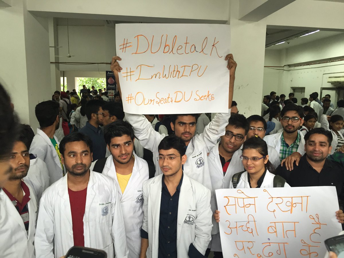 ArpitGarg97's tweet photo. We r against the merger #ImWithIPU #DUbletalk #OurSeatsDUSeeks https://t.co/zJQXMYbzC3