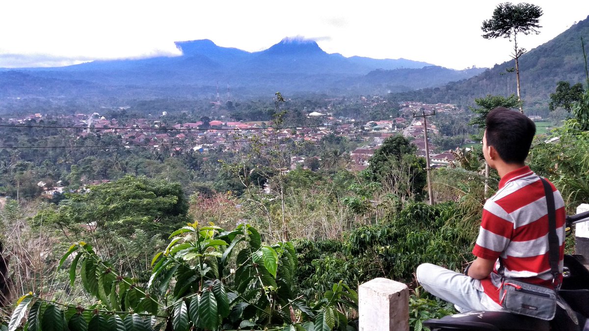 SaputraOsin's tweet photo. Ke indahan puncak di Lampung Barat https://t.co/xAIJnpRds8