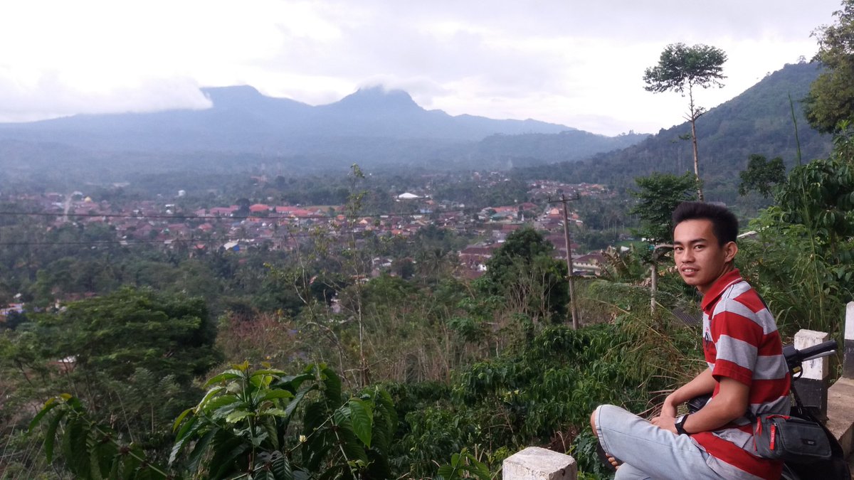 SaputraOsin's tweet photo. Ke indahan puncak di Lampung Barat https://t.co/xAIJnpRds8