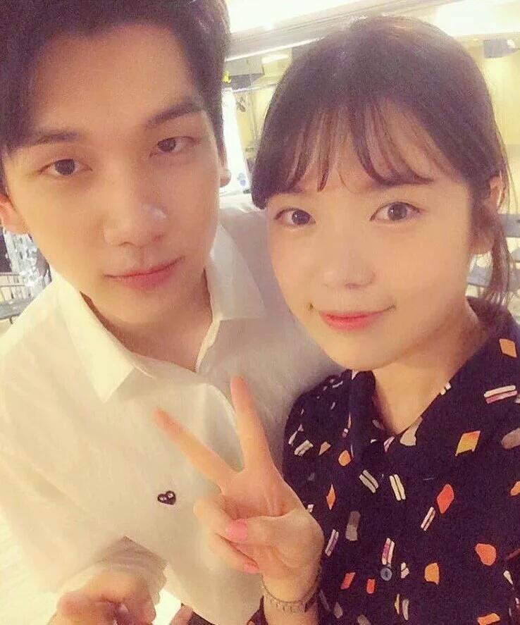 ArabHyuk's tweet photo. 160828 || 
تحديث إنستغرام j_j1004 بصورة مع هيوك https://t.co/RUmacRyu7f