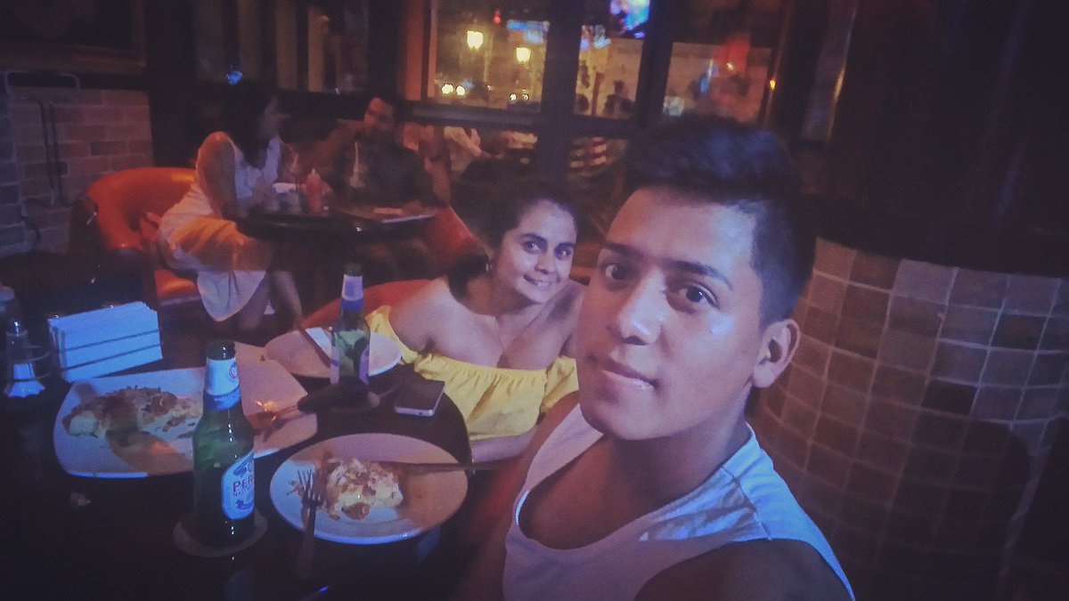 yeisondorado's tweet photo. #Farobar #rock prima #calivalle https://t.co/7u8a6sxV72