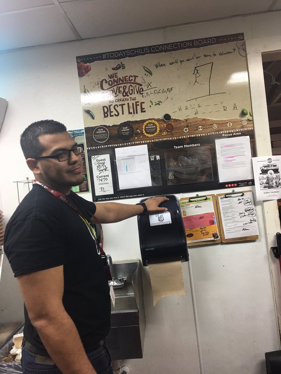 vilma_escobedo's tweet photo. $5 pres night & hangman to spice things up??? #GuacYeah #team1367 #todayschilis #SellSellSell https://t.co/oUneBOPJSZ