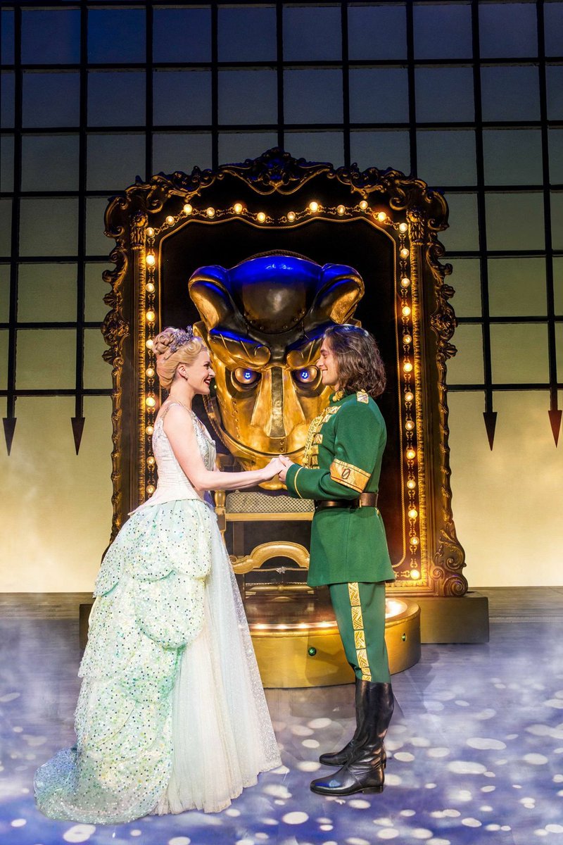 Wicked_Manila's tweet photo. Book your tickets at https://t.co/UQweOsC3cF TODAY and get a 10% discount when you use your VISA! #WICKEDManila2017 https://t.co/LhxvWXn04d